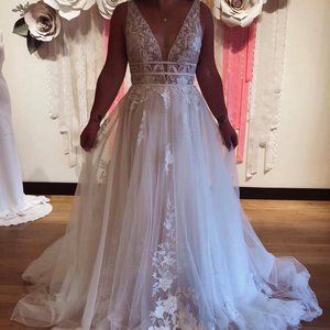 Maggie Sottero Raelynn Wedding Dress - New, Unaltered, Never Worn